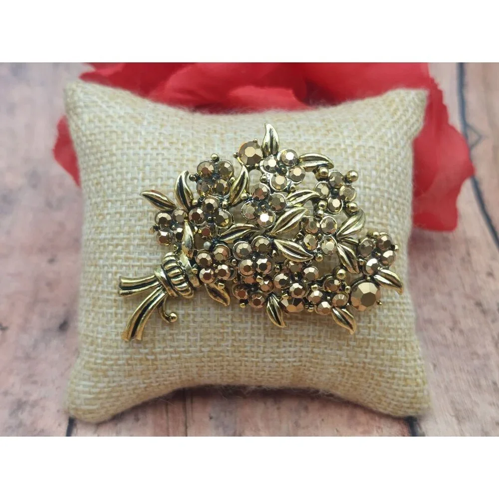 Vintage Hollycraft 1954 Mid Century Gold Rhinestones Brooch Pin Flower Bouquet